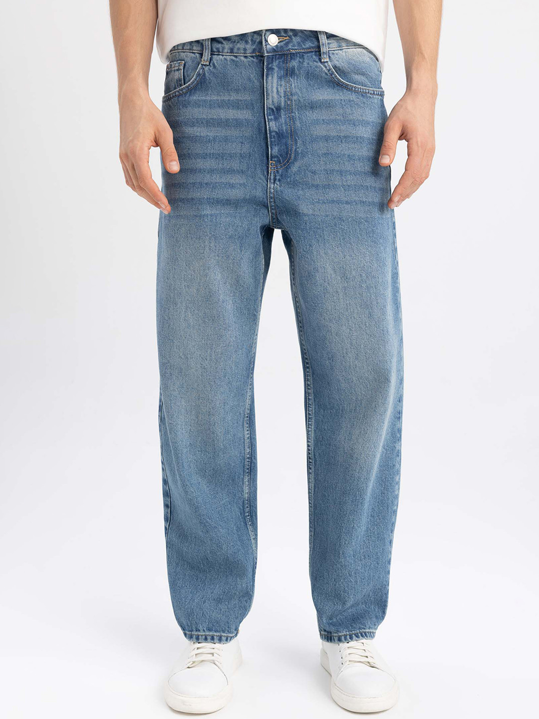 

DeFacto Men Mid-Rise Medium Shade Heavy Fade Clean Look Pure Cotton Jeans, Blue