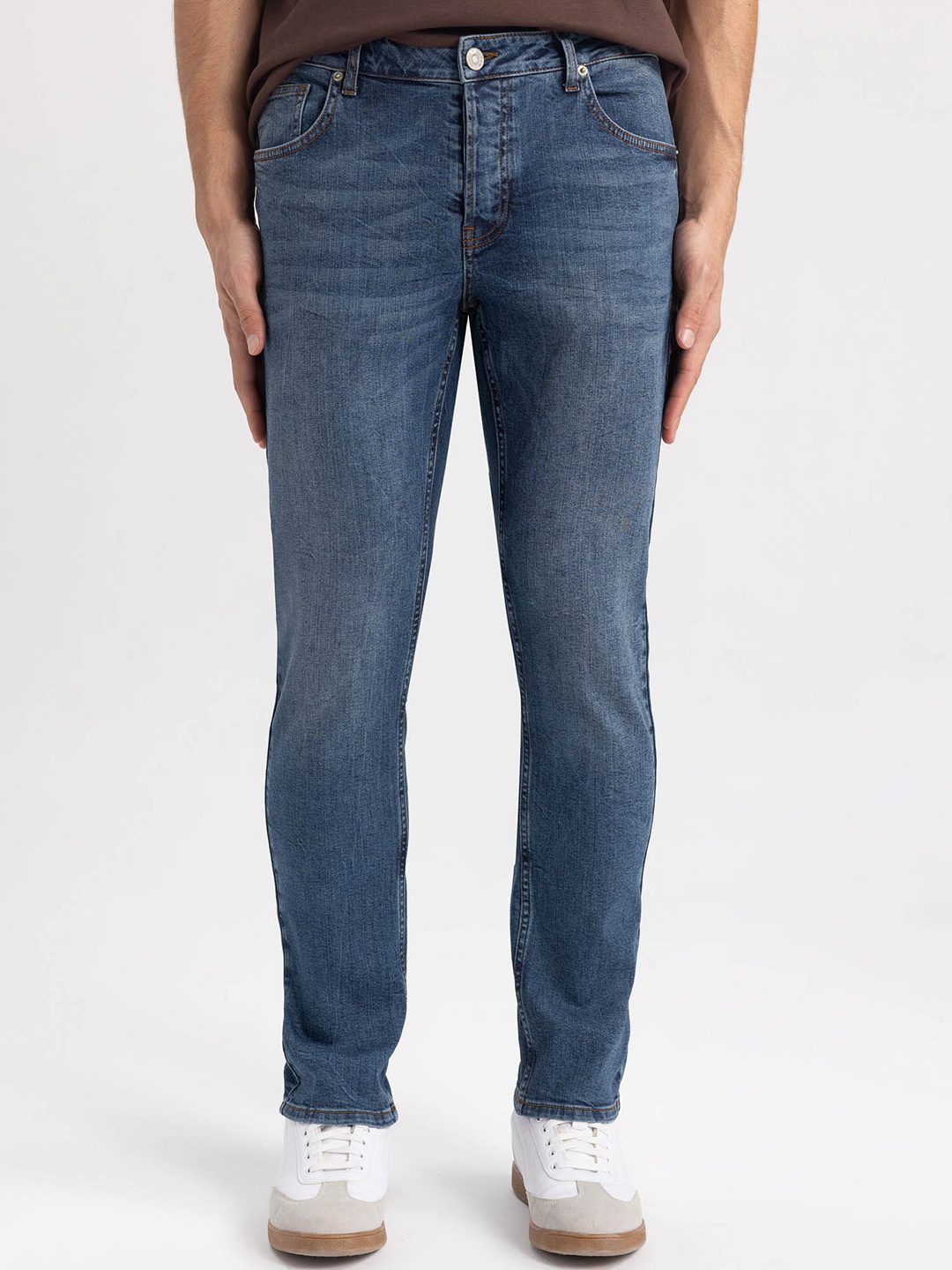 

DeFacto Men Mid-Rise Dark Shade Light Fade Clean Look Stretchable Jeans, Navy blue