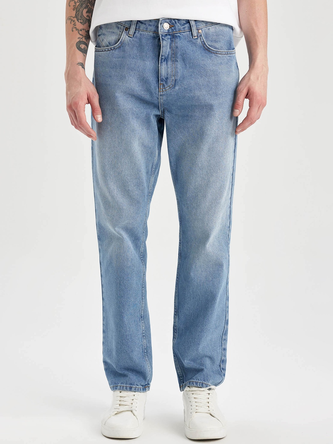 

DeFacto Men Mid-Rise Medium Shade Heavy Fade Clean Look Pure Cotton Jeans, Blue