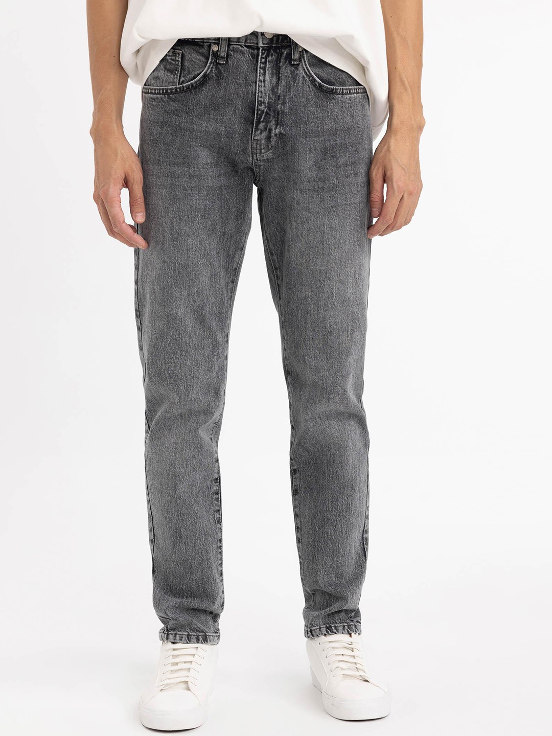 

DeFacto Men Mid Rise Clean Look Light Shade Stretchable Jeans, Grey