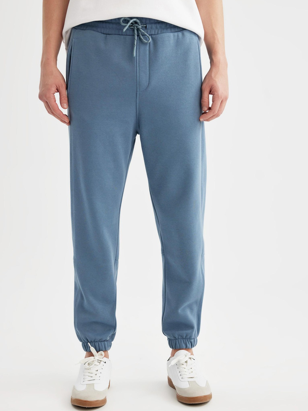 

DeFacto Men Mid Rise Joggers, Blue