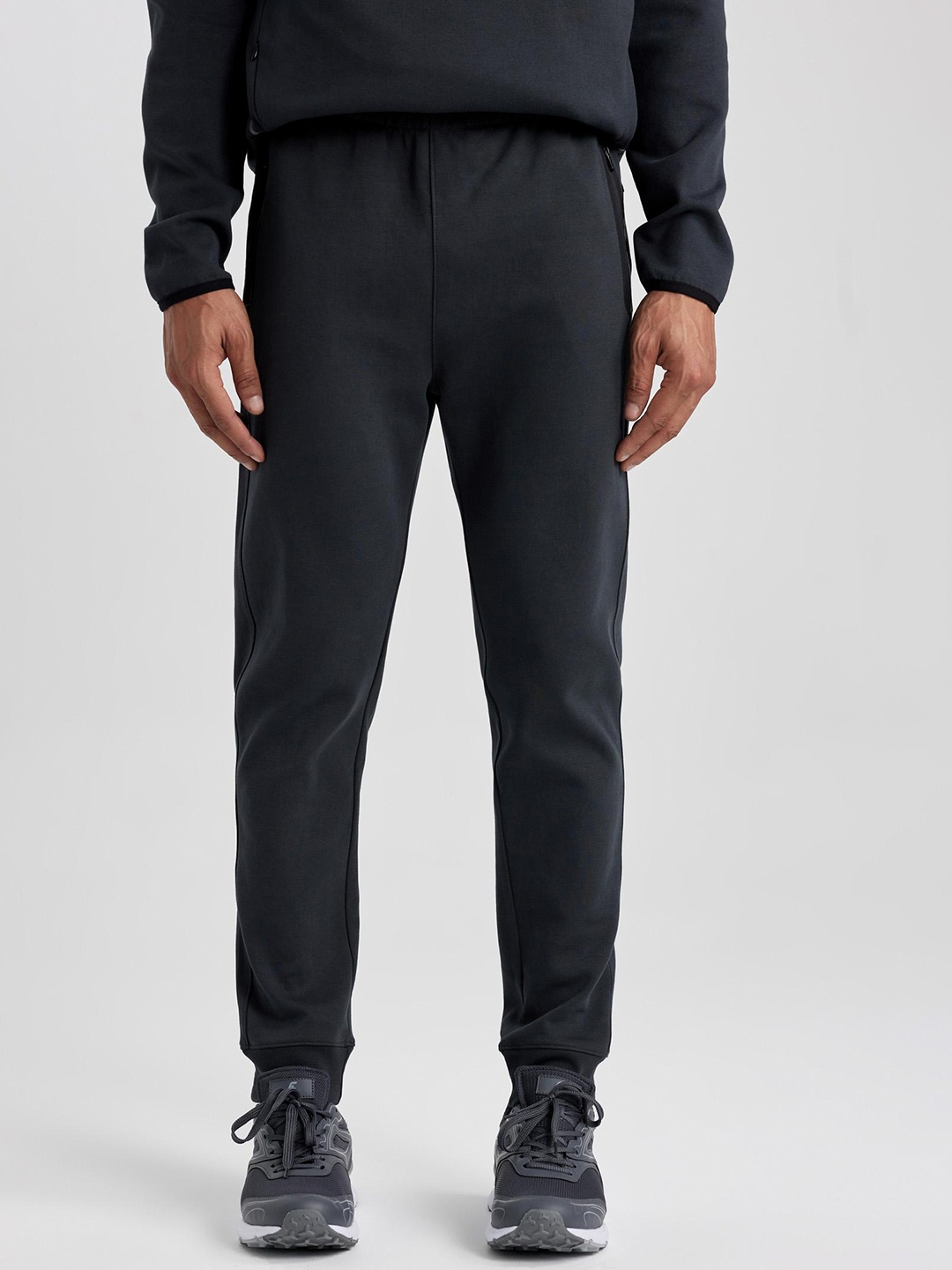 

DeFacto Men Mid-Rise Joggers, Navy blue