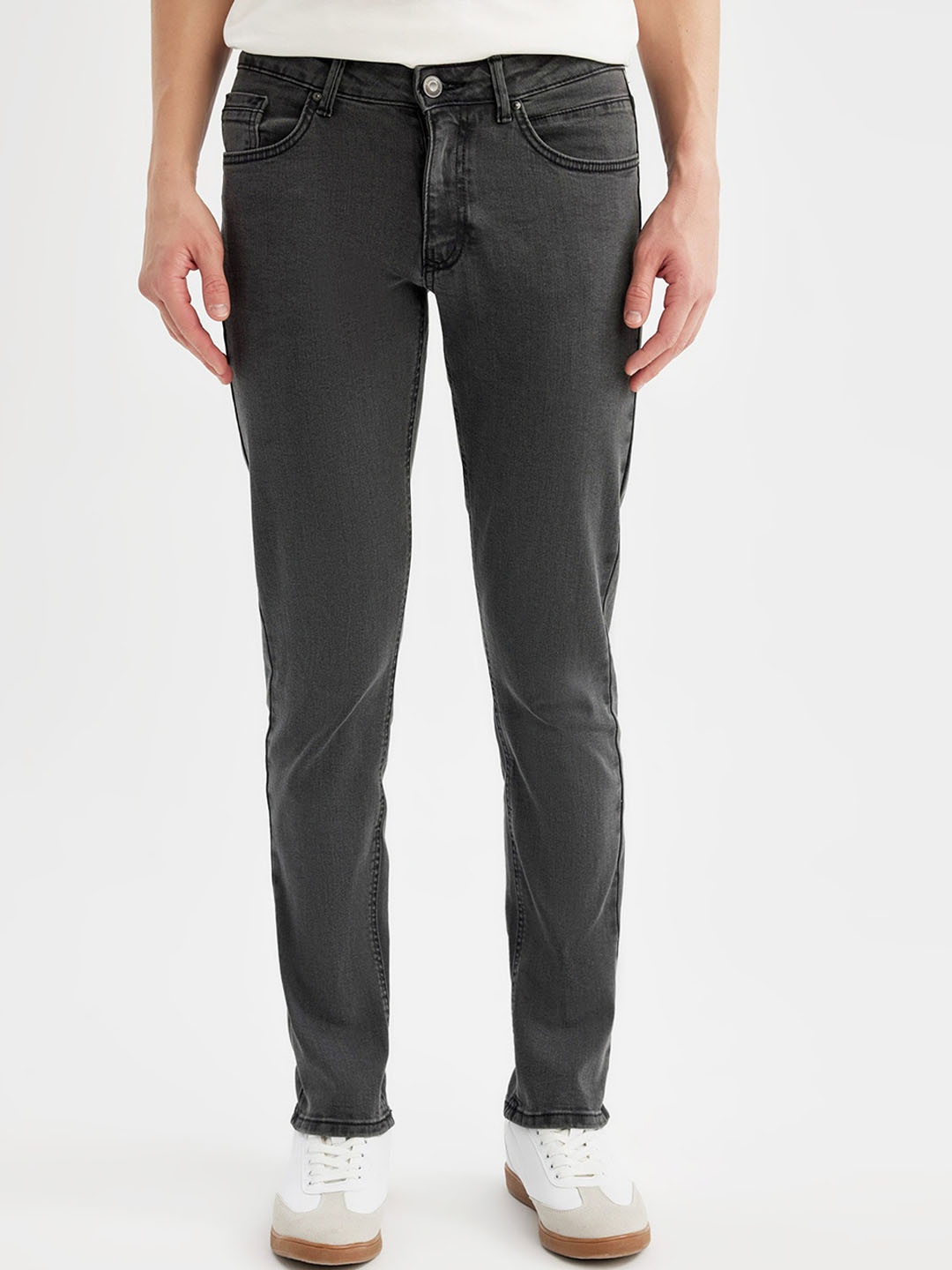 

DeFacto Men Mid-Rise Trousers, Black