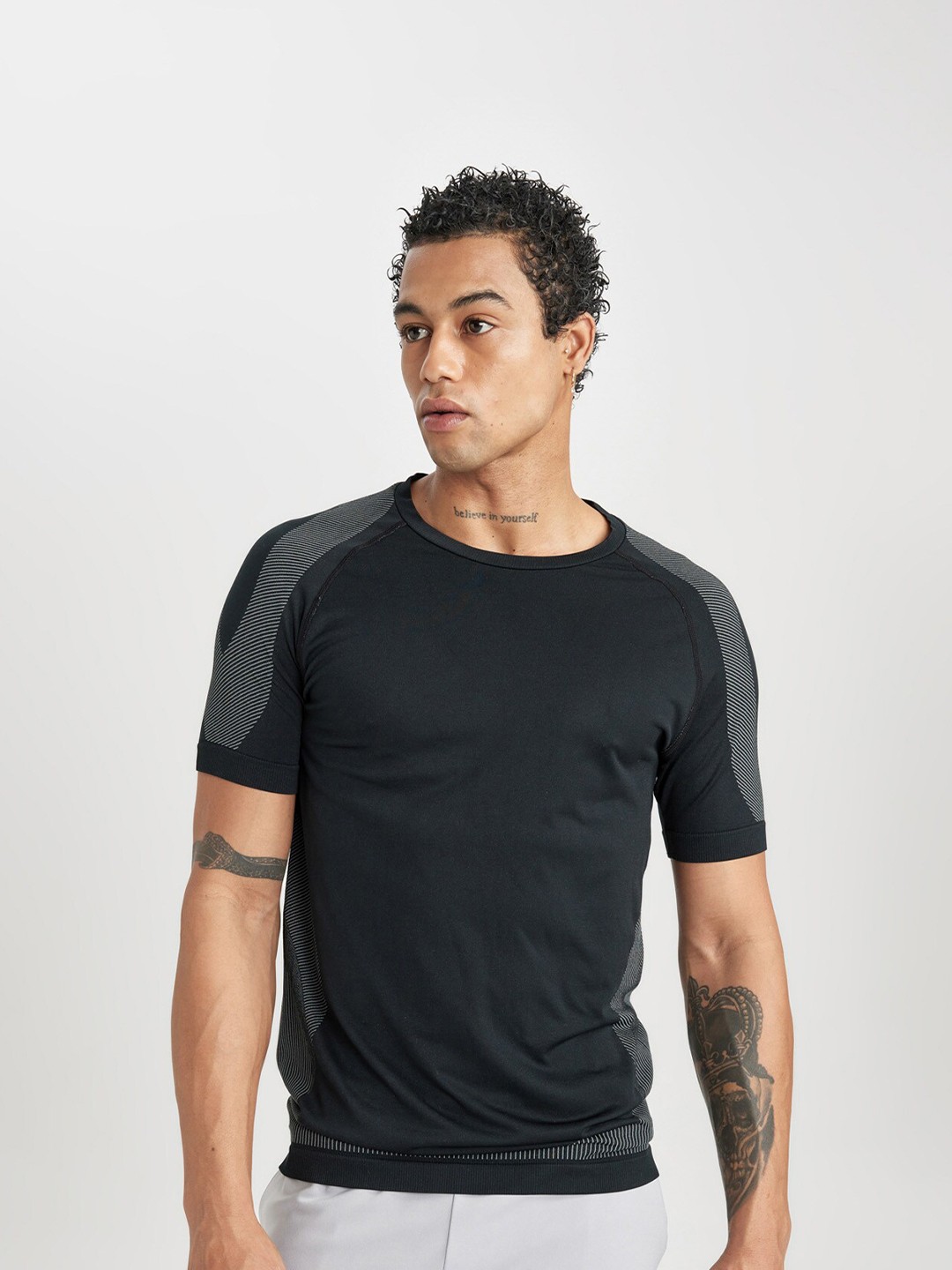 

DeFacto Round Neck Short Sleeves T-shirt, Black