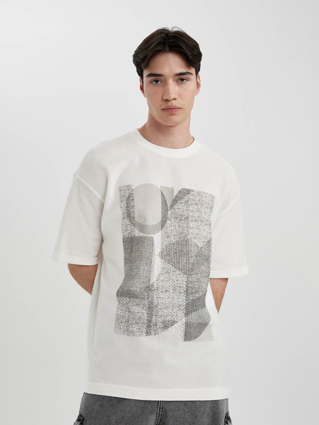 

DeFacto Abstract Printed Drop Shoulder Sleeves Pure Cotton T-shirt, White