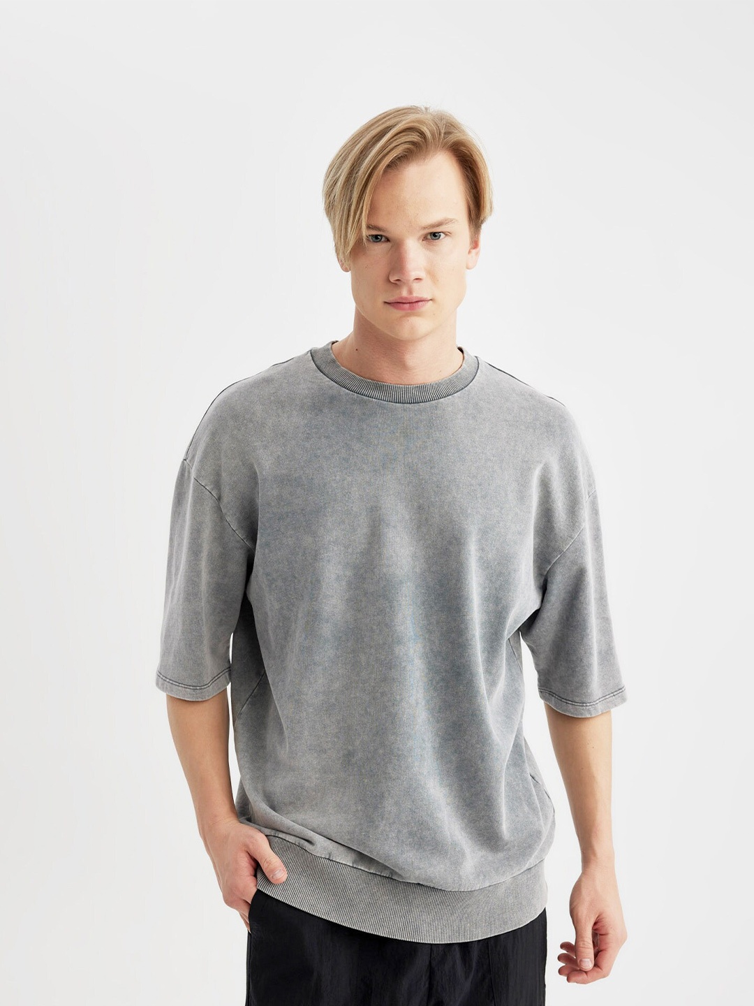 

DeFacto Round Neck Drop Shoulder Sleeves Pure Cotton T-shirt, Grey