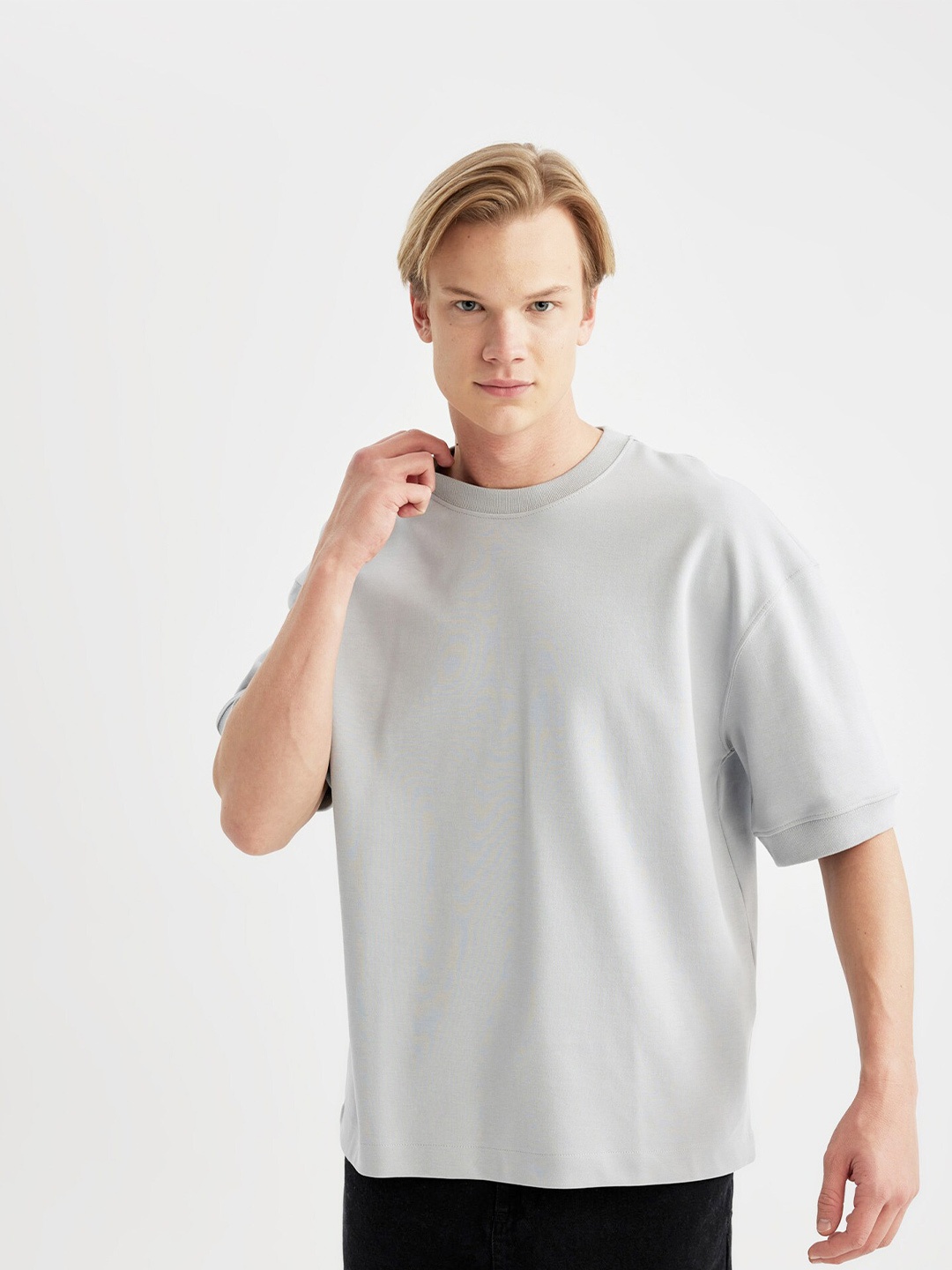 

DeFacto Round Neck Drop Shoulder Sleeves T-shirt, Grey