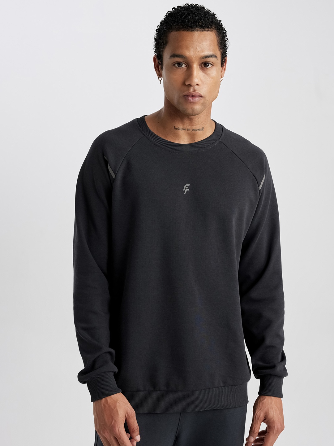 

DeFacto Round Neck Long Sleeves Pullover, Black