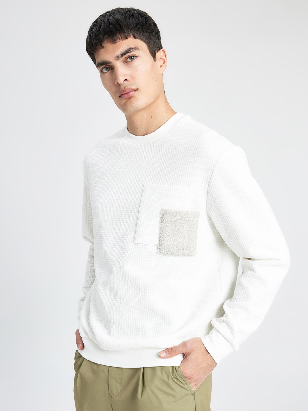 

DeFacto Self Design Round Neck Long Sleeves Pullover, White