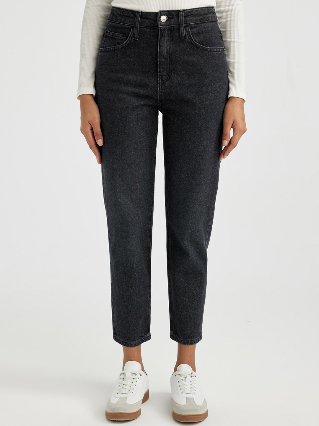 

DeFacto Women Light Fade Mid-Rise Clean Look Cropped Stretchable Jeans, Black