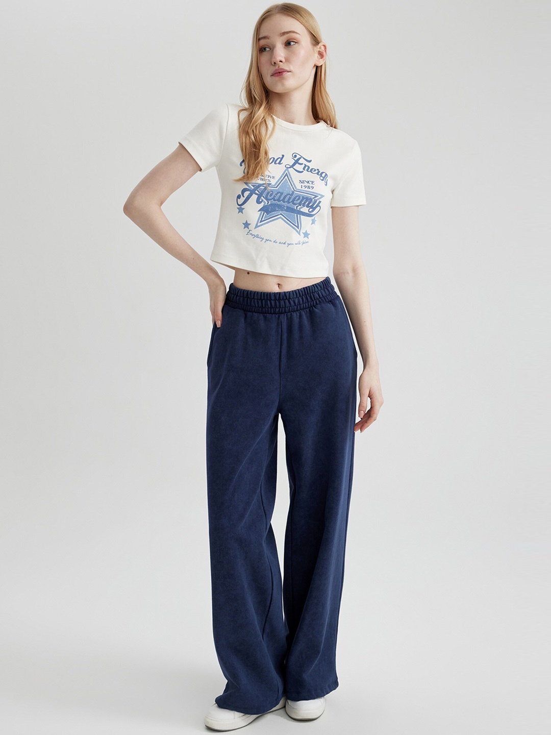 

DeFacto Women Mid-Rise Parallel Trousers, Blue
