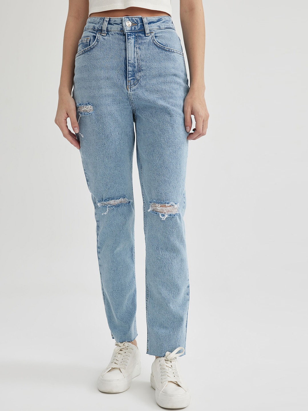 

DeFacto Women Mildly Distressed Mid-Rise Stretchable Jeans, Blue