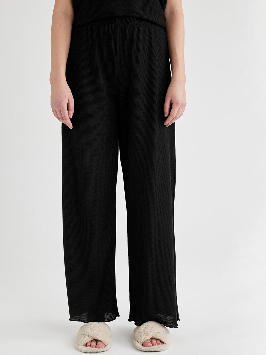 

DeFacto Women Mid-Rise Regular Fit Parallel Trousers, Black