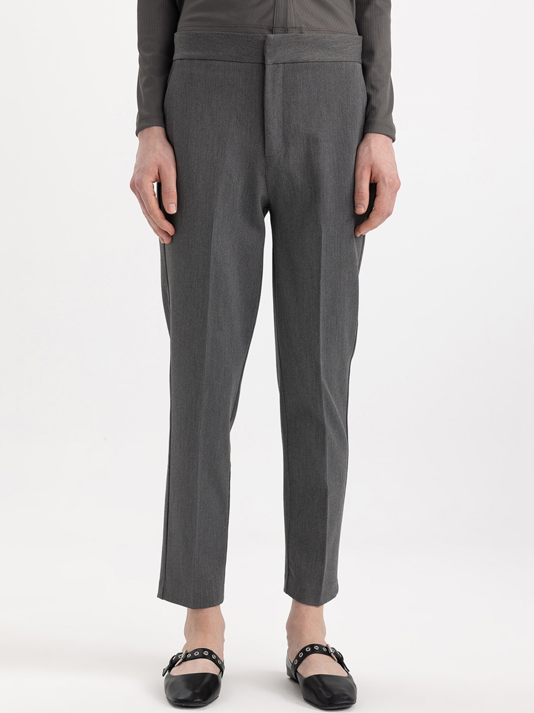 

DeFacto Women Mid-Rise Regular Fit Cropped Trousers, Grey
