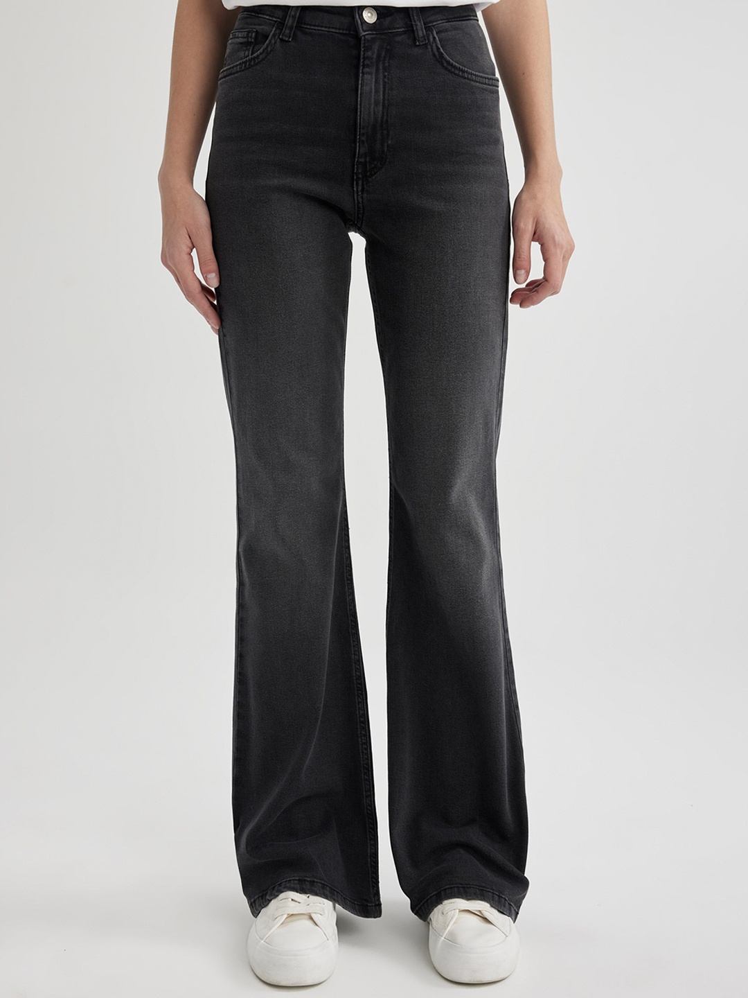 

DeFacto Women Bootcut Light Fade Clean Look Stretchable Jeans, Black