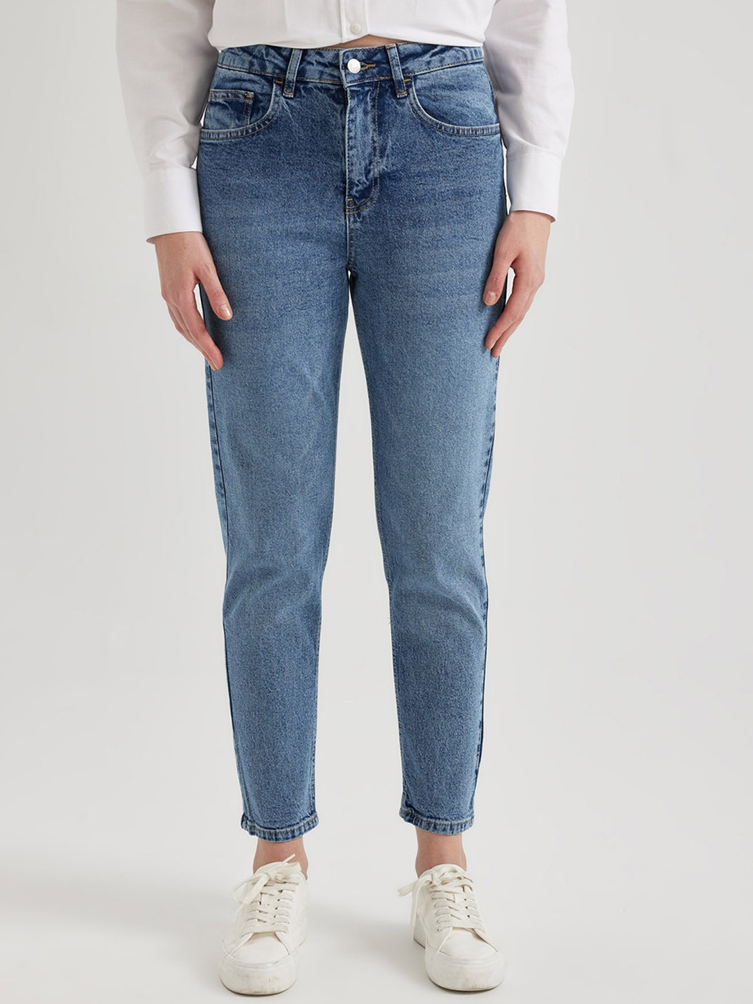 

DeFacto Women Mid-Rise Medium Shade Heavy Fade Clean Look Stretchable Jeans, Blue