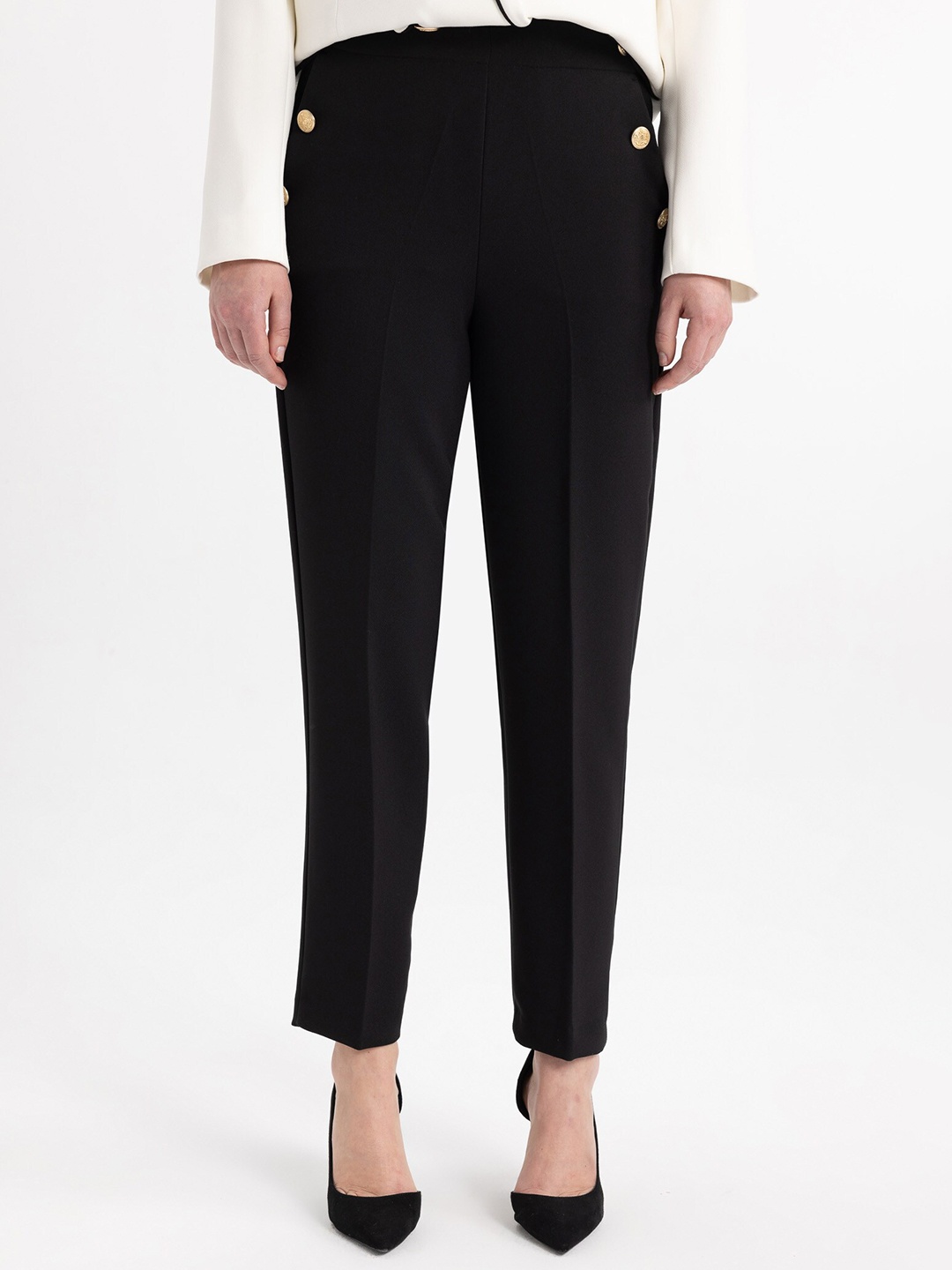 

DeFacto Women Mid-Rise Trousers, Black