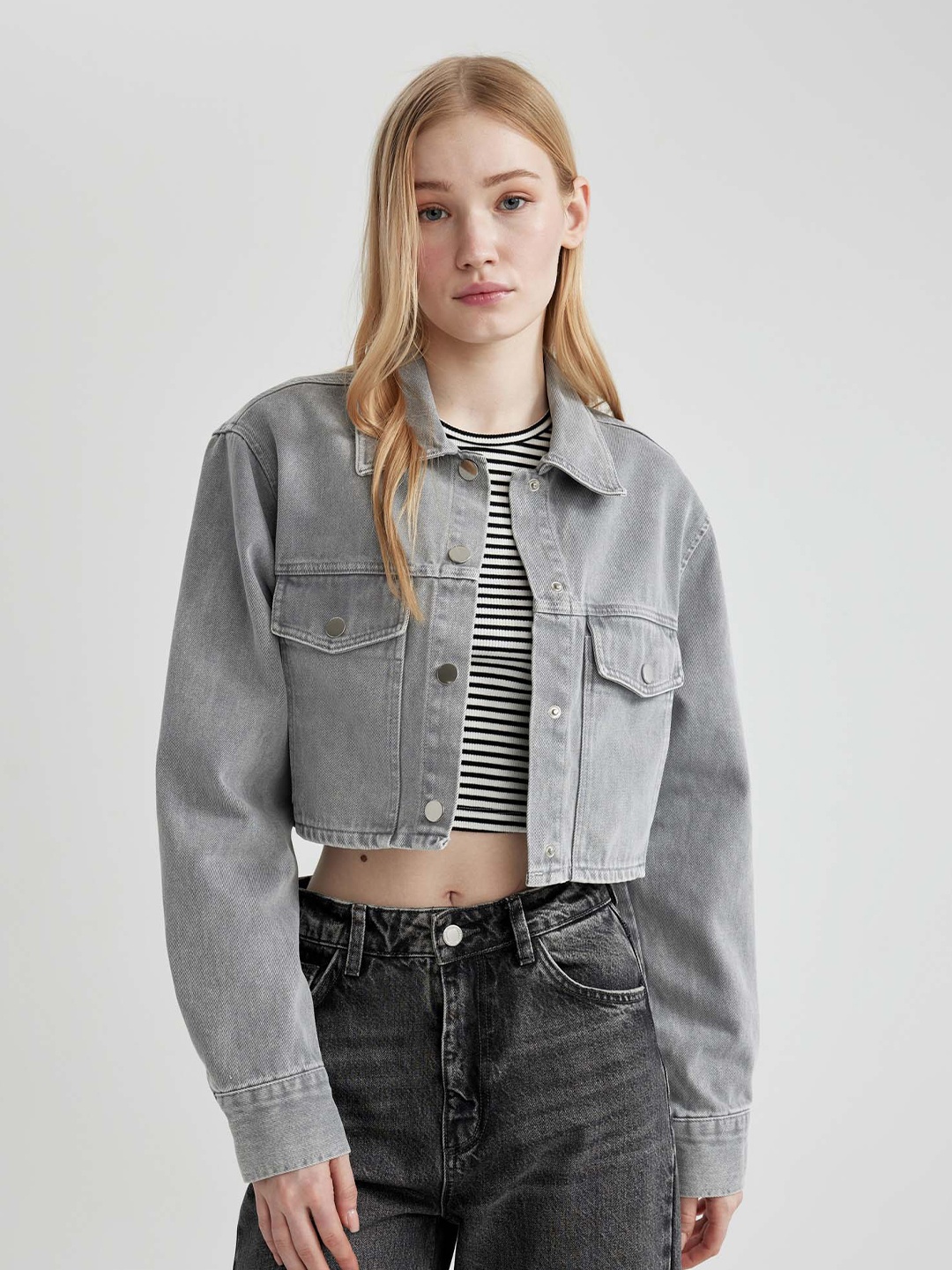 

DeFacto Spread Collar Crop Pure Cotton Casual Denim Shirt, Grey