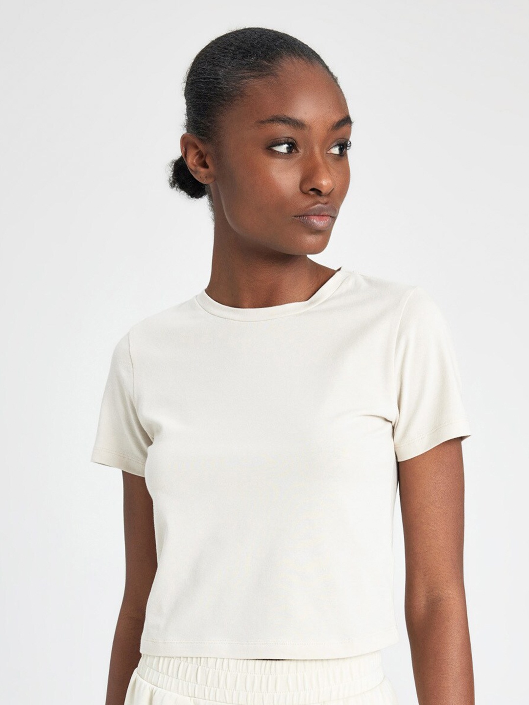

DeFacto Round Neck Crop T-shirt, Off white