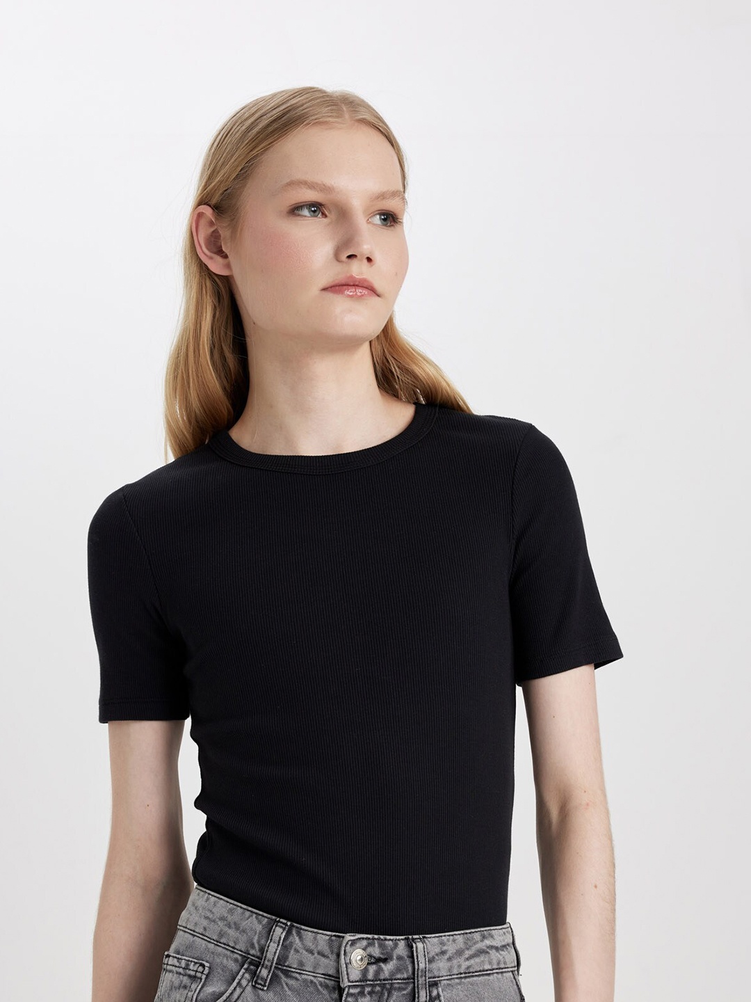 

DeFacto Round Neck T-shirt, Black