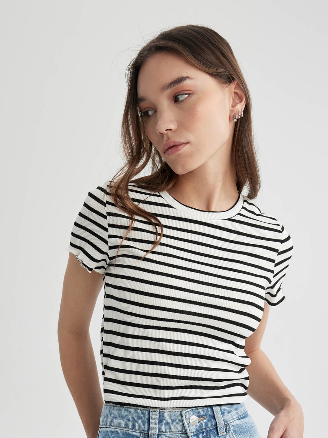 

DeFacto Striped Round Neck Casual T-shirt, White