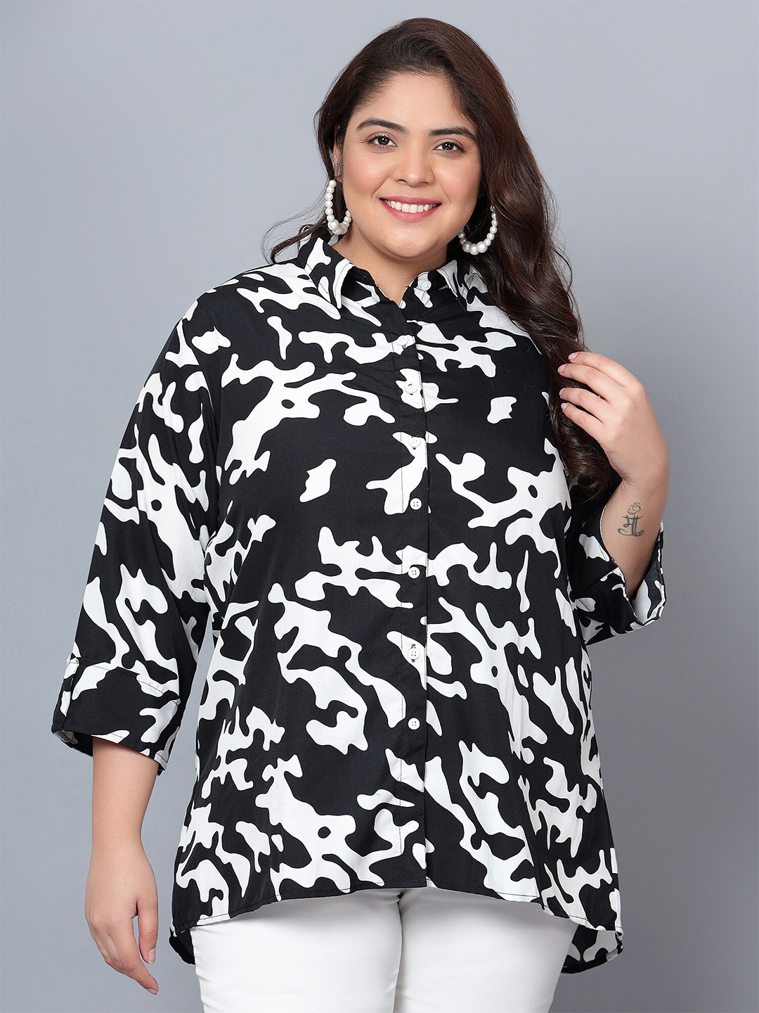 

Indietoga Plus Size Abstract Print Classic Fit Longline Shirt, Black