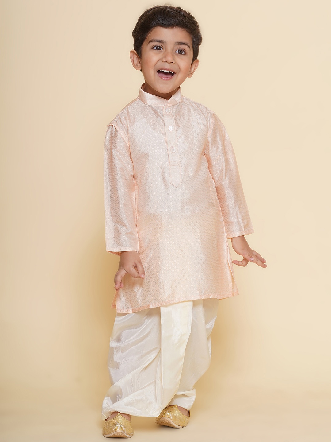 

Sethukrishna Boys Mandarin Collar Kurta, Orange