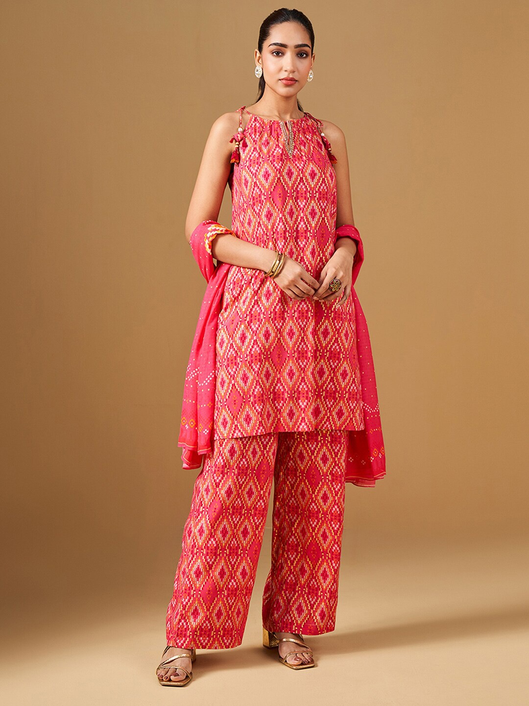 

Global Desi Geometric Printed Straight Kurta Sets, Pink