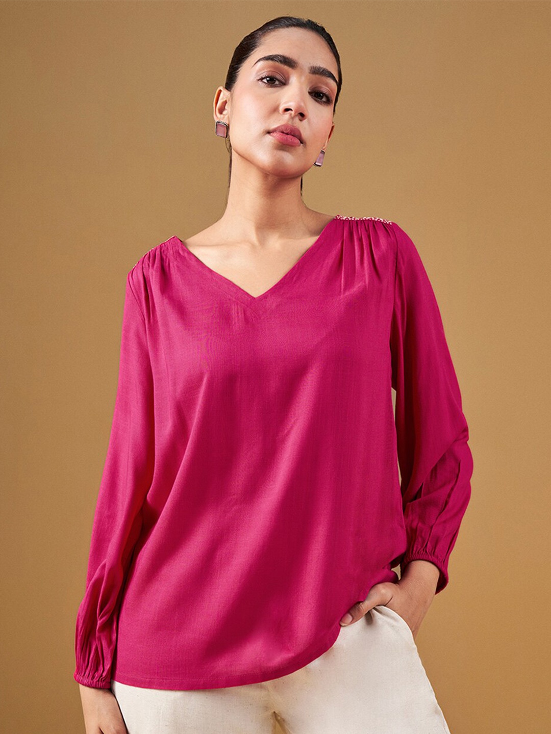 

Global Desi V-Neck Regular Top, Pink