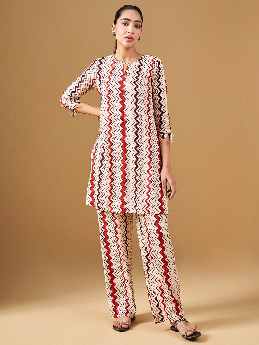 

Global Desi Geometri Printed Pure Cotton Kurta with Palazzos, Off white