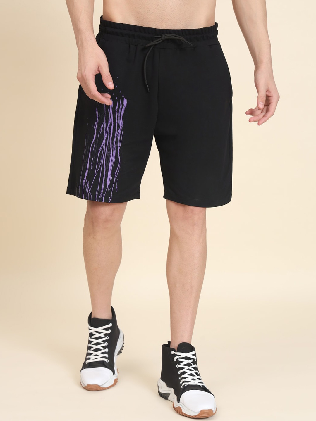

MUWIN Men Printed Mid-Rise Loose Fit Shorts, Black