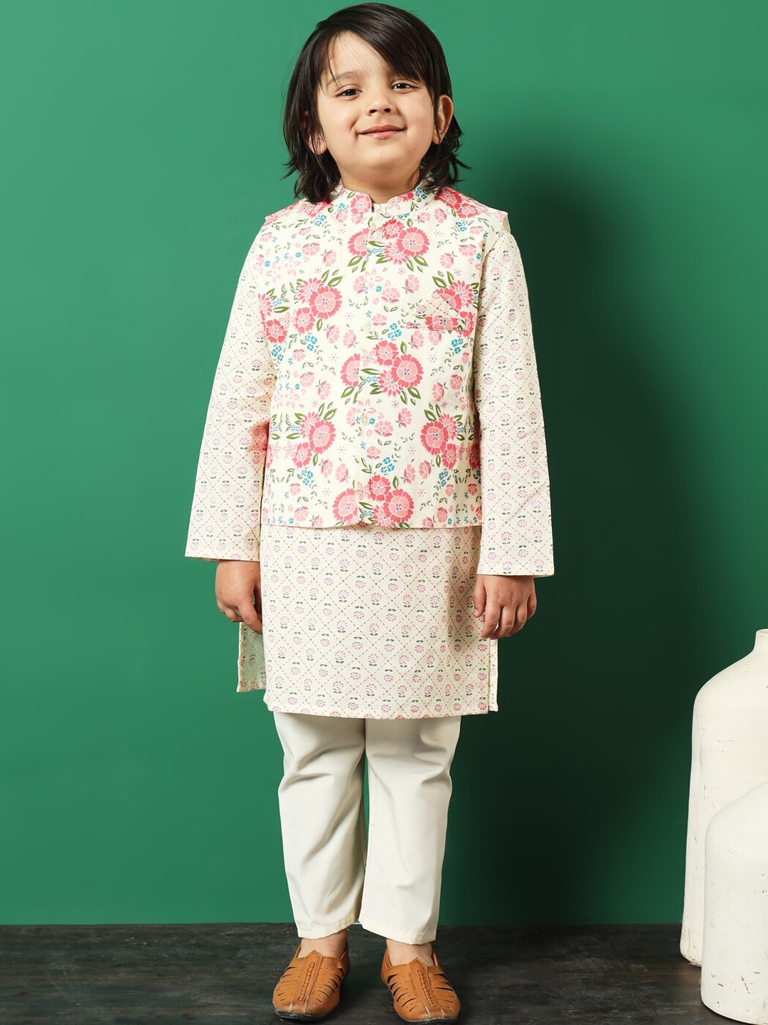 

Readiprint Fashions Boys Floral Printed Regular Pure Cotton Kurta with Pyjamas, Cream