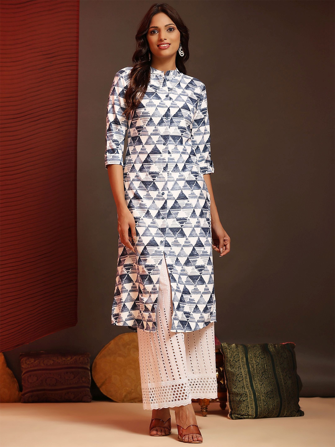 

Phenav Geometric Printed Mandarin Collar Cotton Straight Kurta, Blue