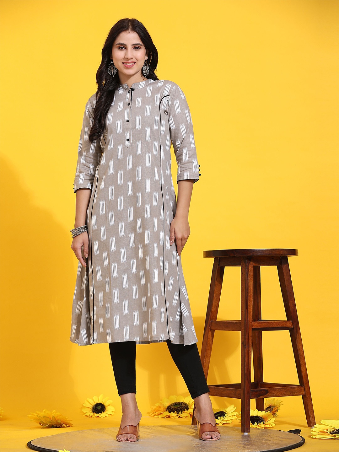 

Phenav Geometric Printed Mandarin Collar Cotton Straight Kurta, Grey