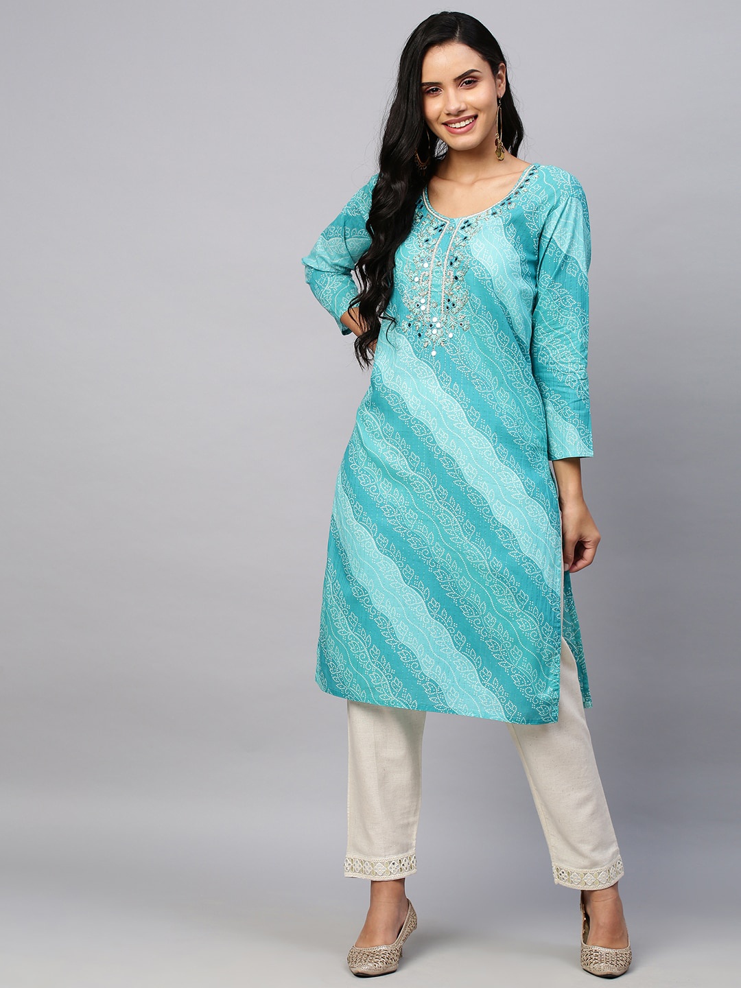 

DIVASTRI Bandhani Printed Round Neck Three-Quarter Sleeves Straight Kurta, Turquoise blue