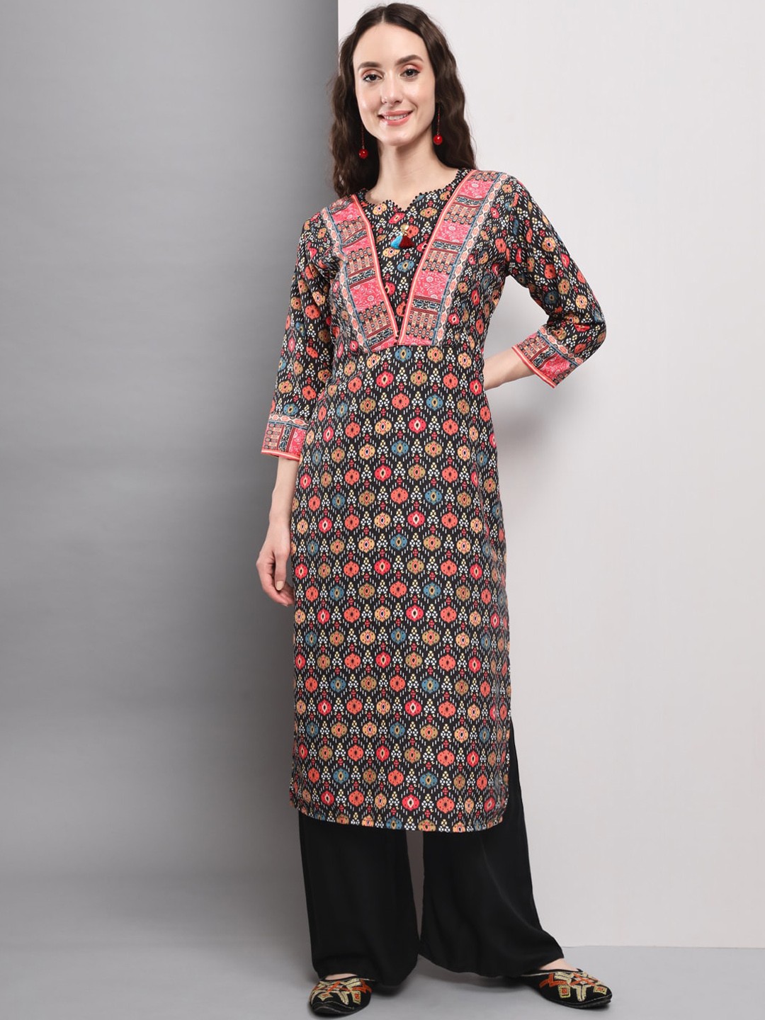 

DIVASTRI Geometric Printed Round Neck Three-Quarter Sleeves Straight Kurta, Black