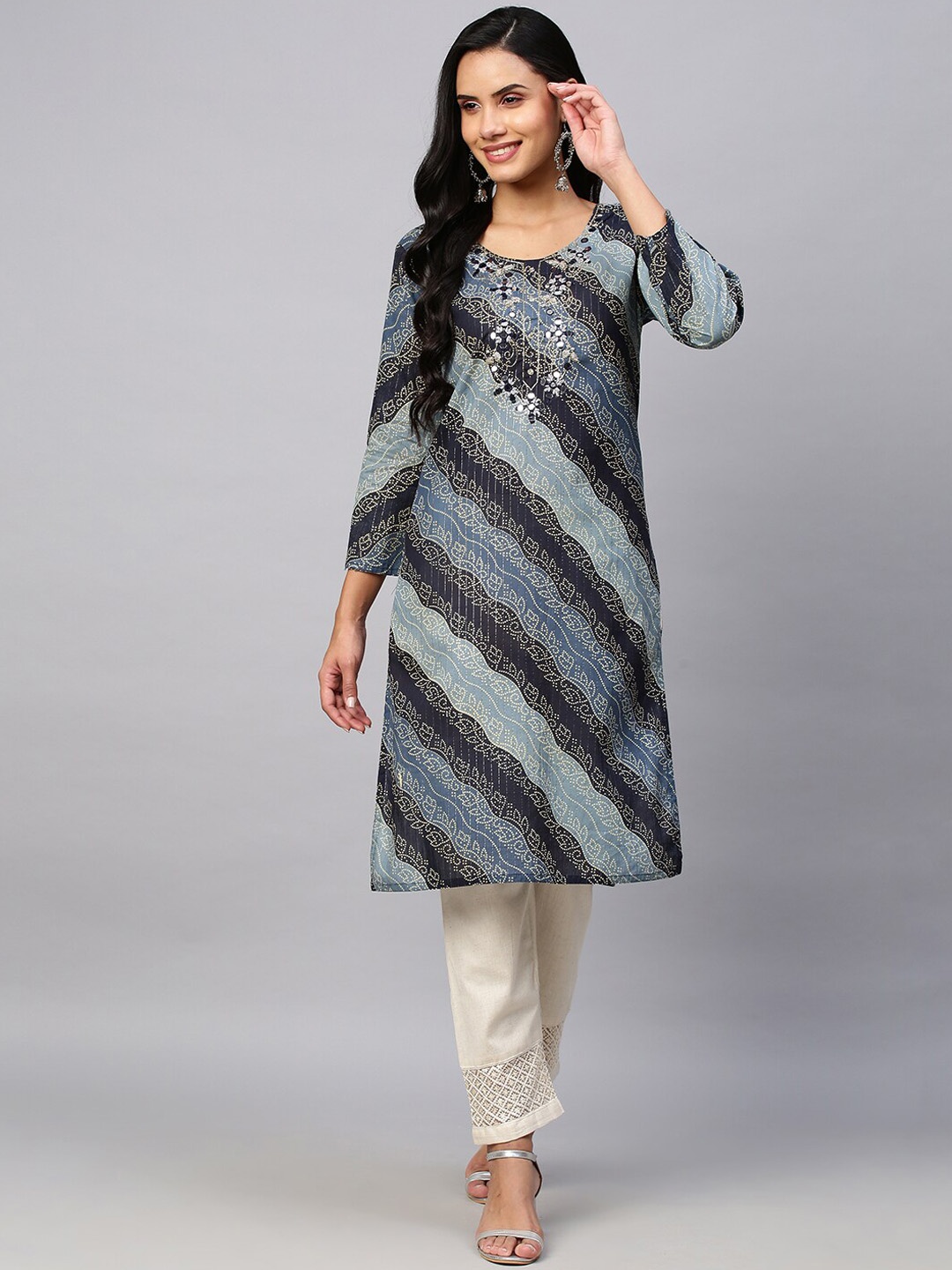 

DIVASTRI Striped Round Neck Thread Work Panelled Straight Kurta, Navy blue