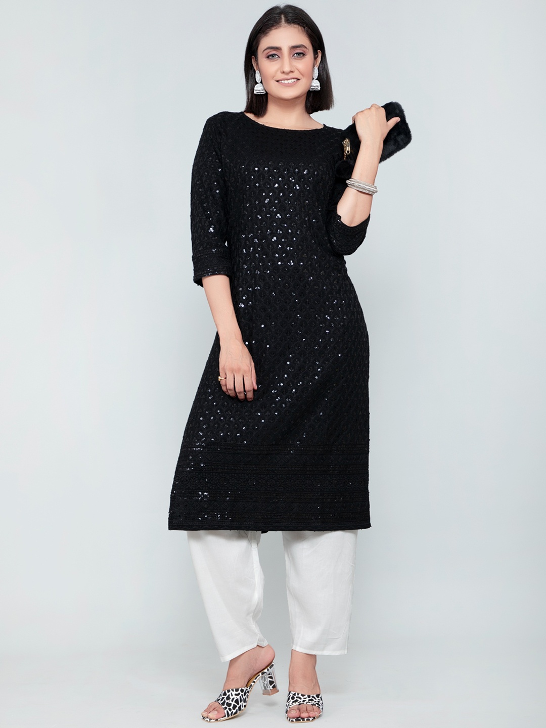 

DIVASTRI Embroidered Geometric Boat Neck Thread Work Panelled Straight Kurta, Black