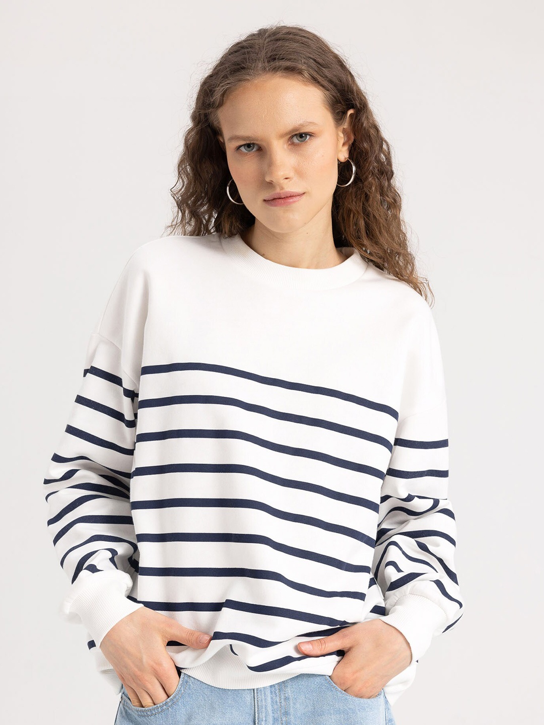 

DeFacto Striped Round Neck Pullover, White