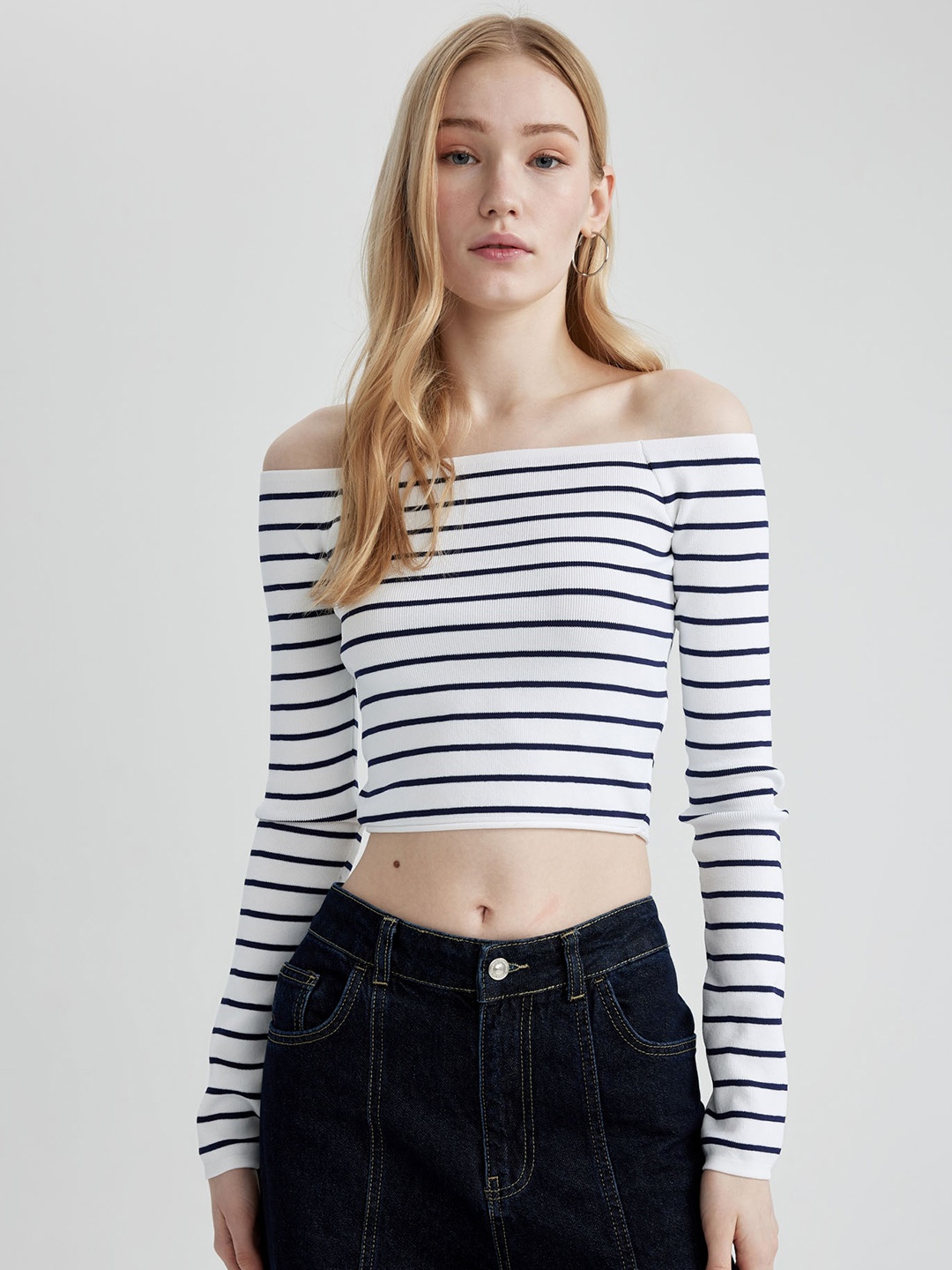 

DeFacto Horizontal Striped Off-Shoulder Crop Fitted Top, White
