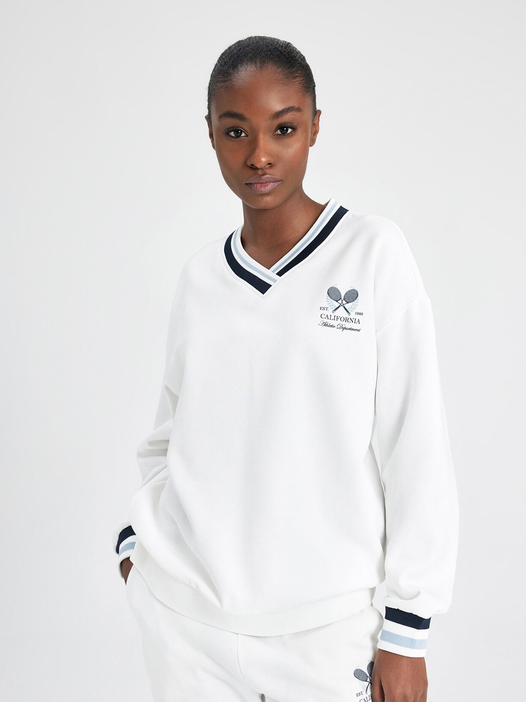 

DeFacto V-Neck Pullover Sweatshirt, White