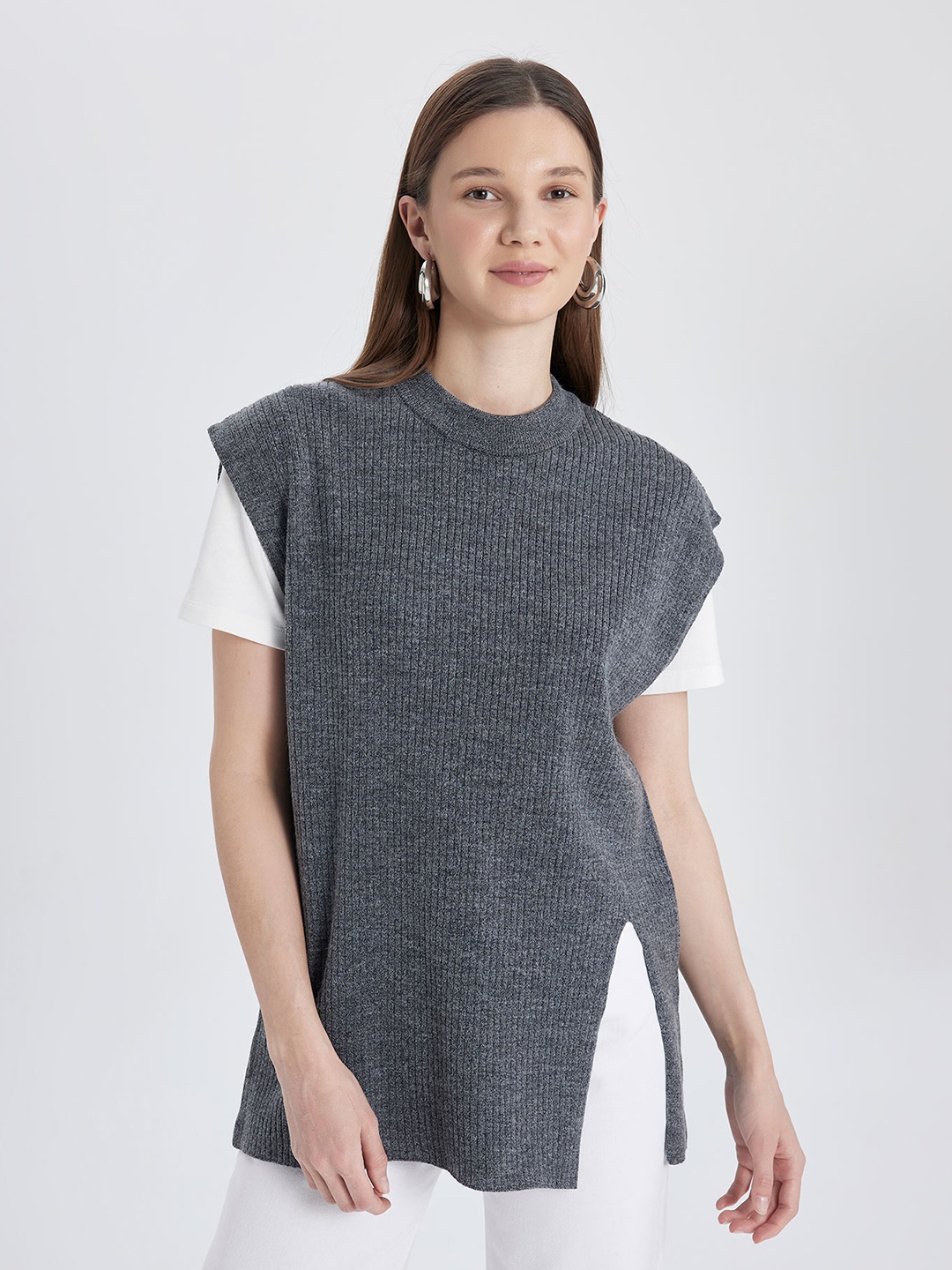 

DeFacto Ribbed Round Neck Sweater Vest, Grey