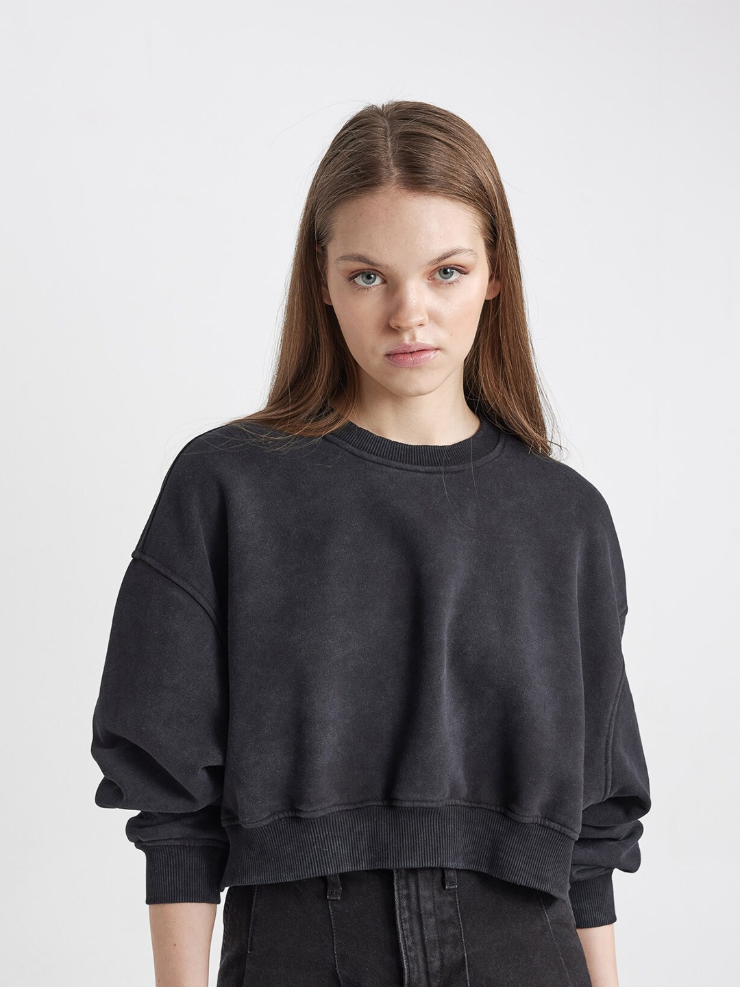

DeFacto Round Neck Crop Sweatshirt, Black
