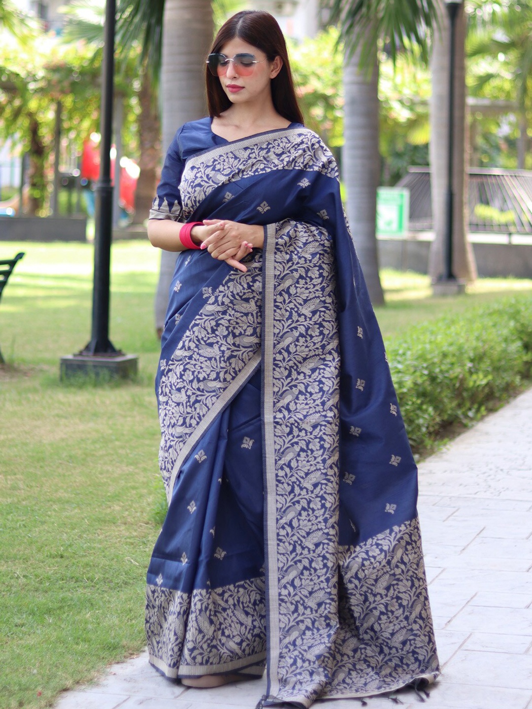 

KARAGIRI Ethnic Motifs Woven Design Zari Saree, Blue