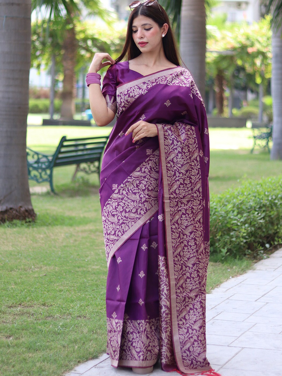 

KARAGIRI Ethnic Motifs Woven Design Zari Saree, Violet