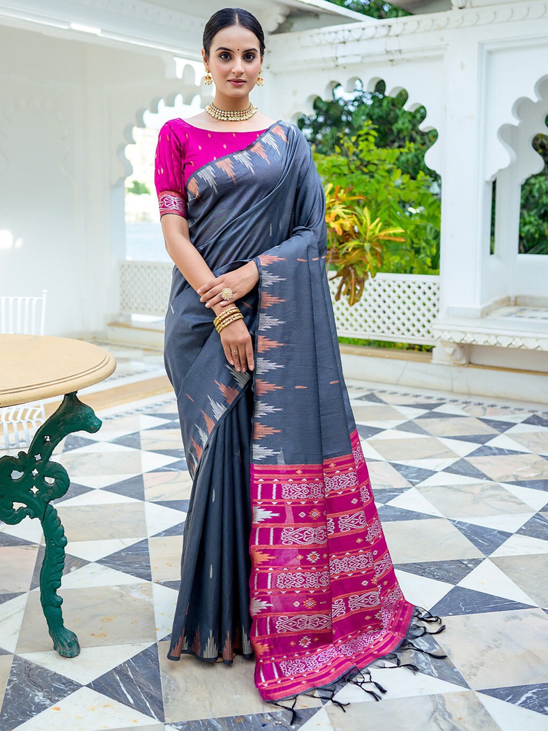 

KARAGIRI Woven Design Zari Saree, Grey