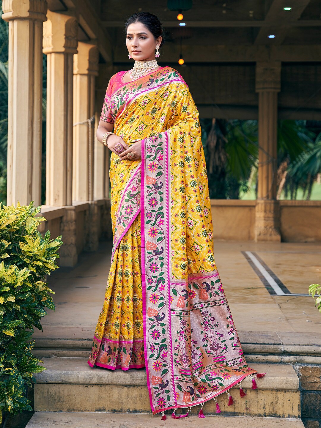 

KARAGIRI Woven Design Zari Patola Saree, Yellow