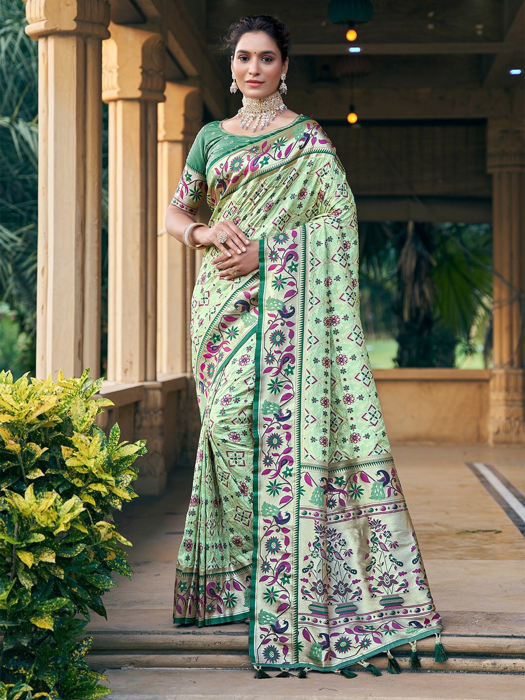 

KARAGIRI Woven Design Zari Patola Saree, Green