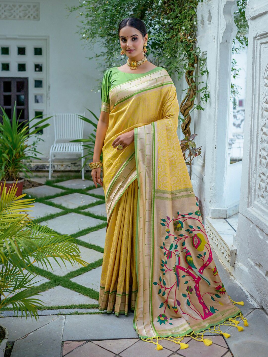 

KARAGIRI Woven Design Zari Kanjeevaram Saree, Yellow