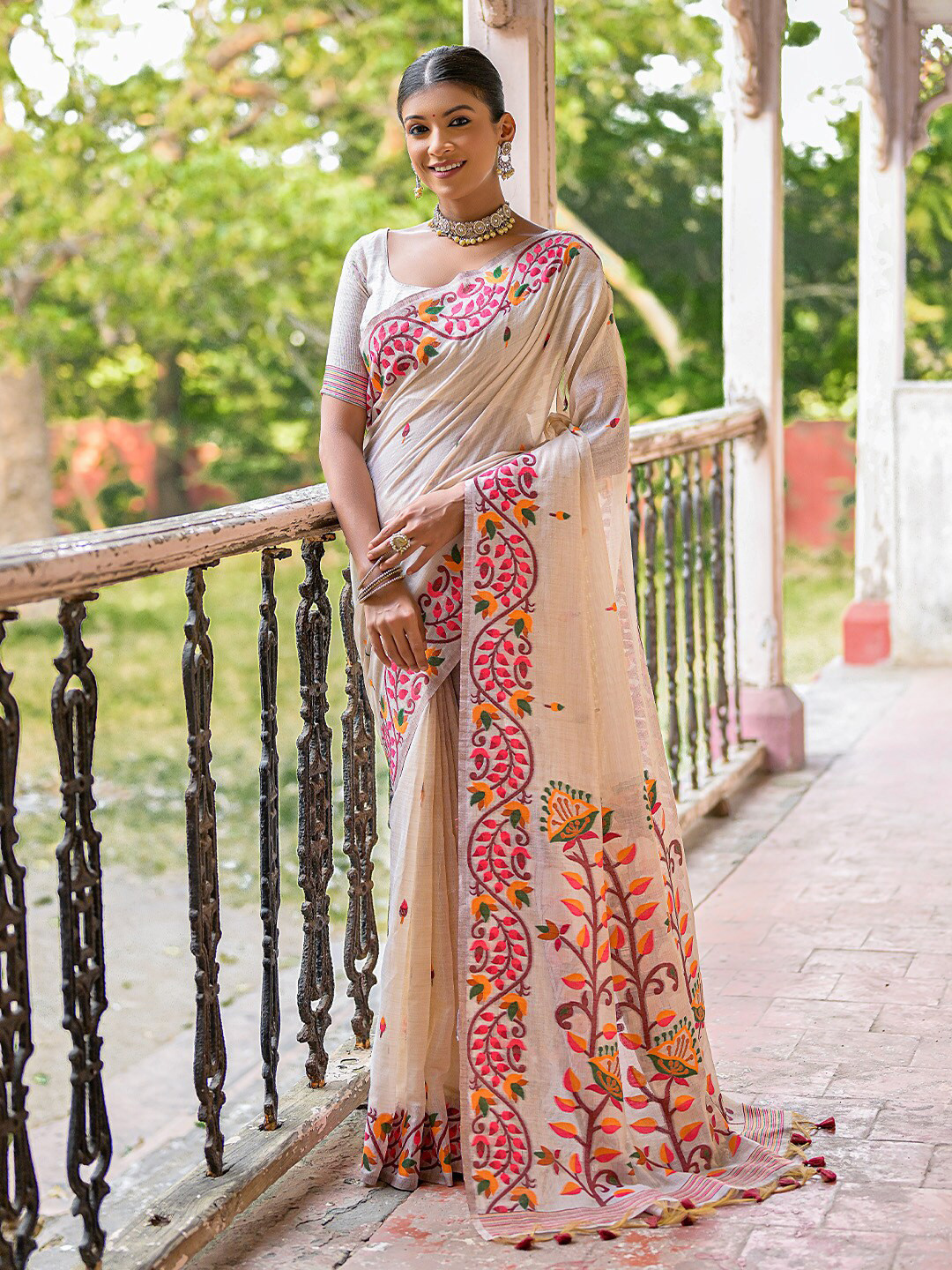 

KARAGIRI Floral Embroidered Muga Saree, Off white